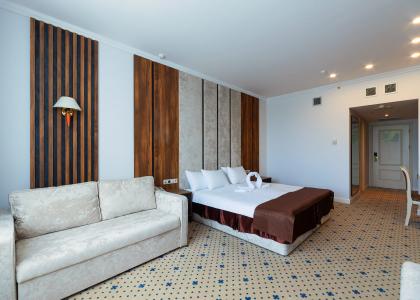 room 70 thumbnail 5