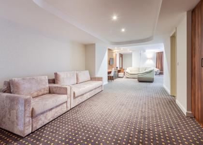 room 119 thumbnail 4
