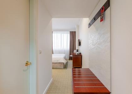 room 120 thumbnail 4