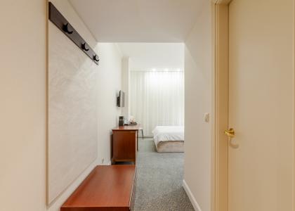 room 121 thumbnail 4