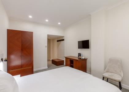 room 121 thumbnail 3